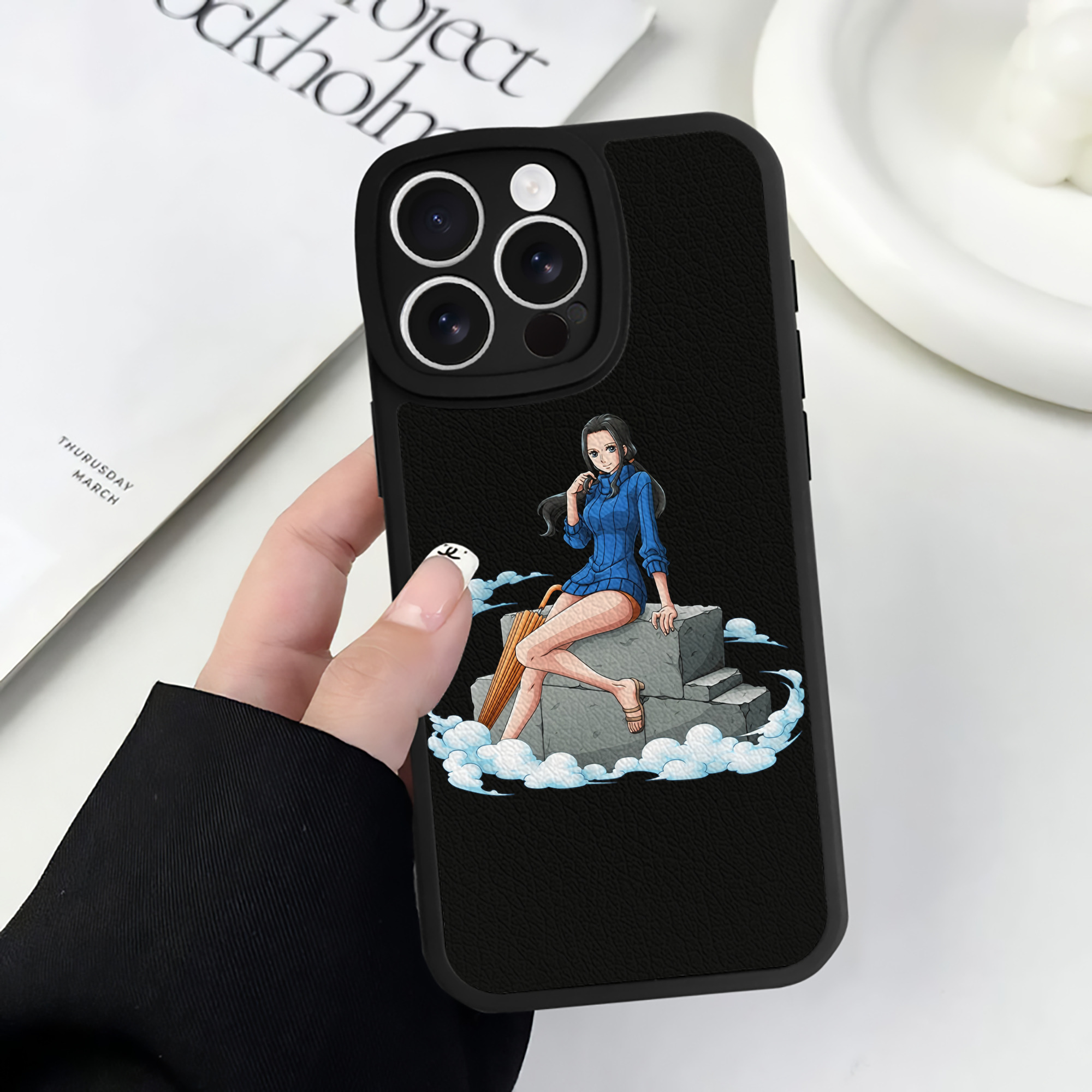 （画像用） ワンピース ニコ・ロビン ONE PIECE Nico Robin 【iPhone 16シリーズ対応】シリコンスマホケース（レザー調） 材質：シリコン